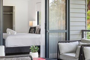 4 habitaciones, tabla de planchar con plancha y cuna de viaje 