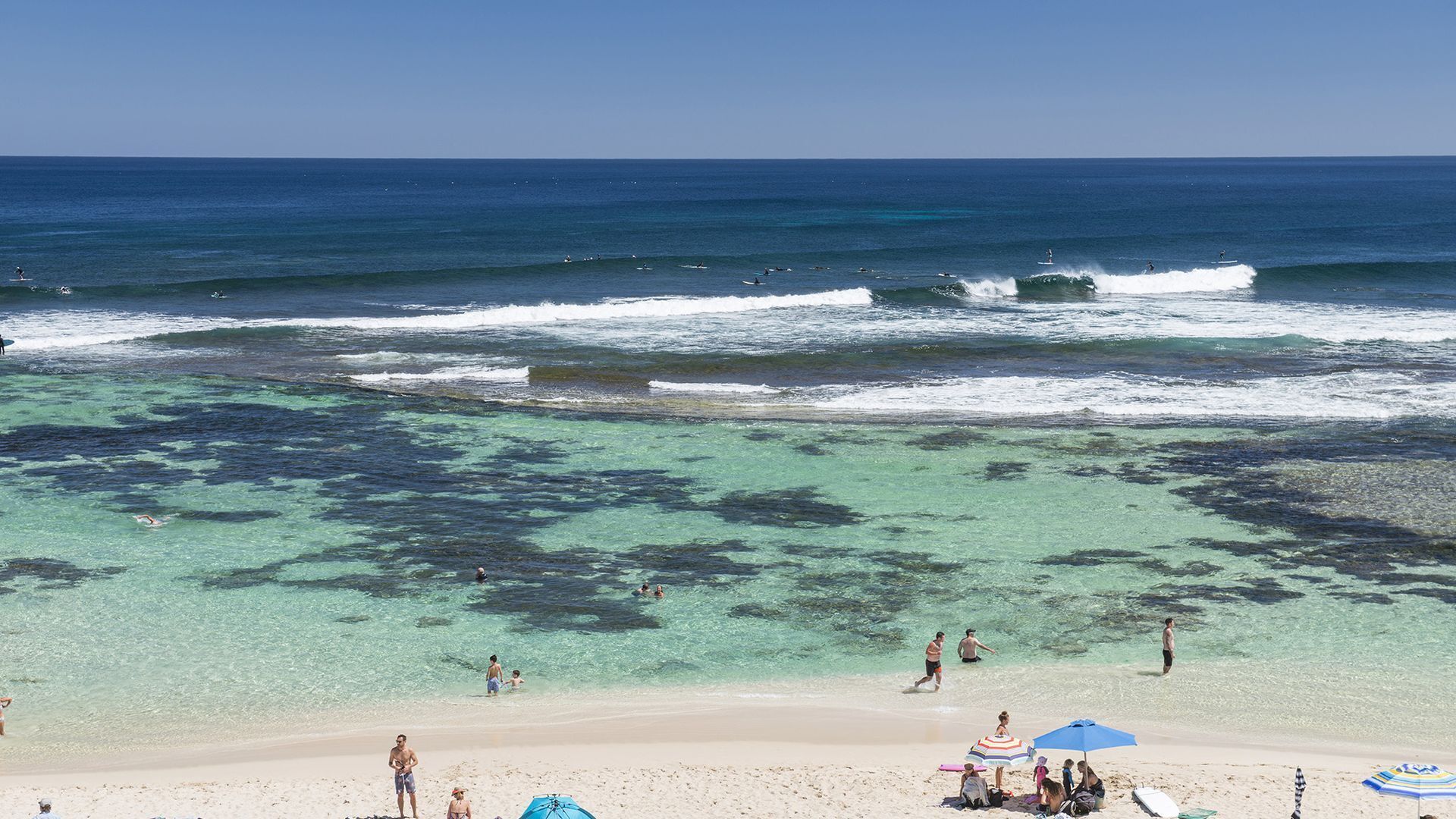 Carpe Diem: luxury retreat with treetop deck views. Outdoor Spa! Close to beach — image 21