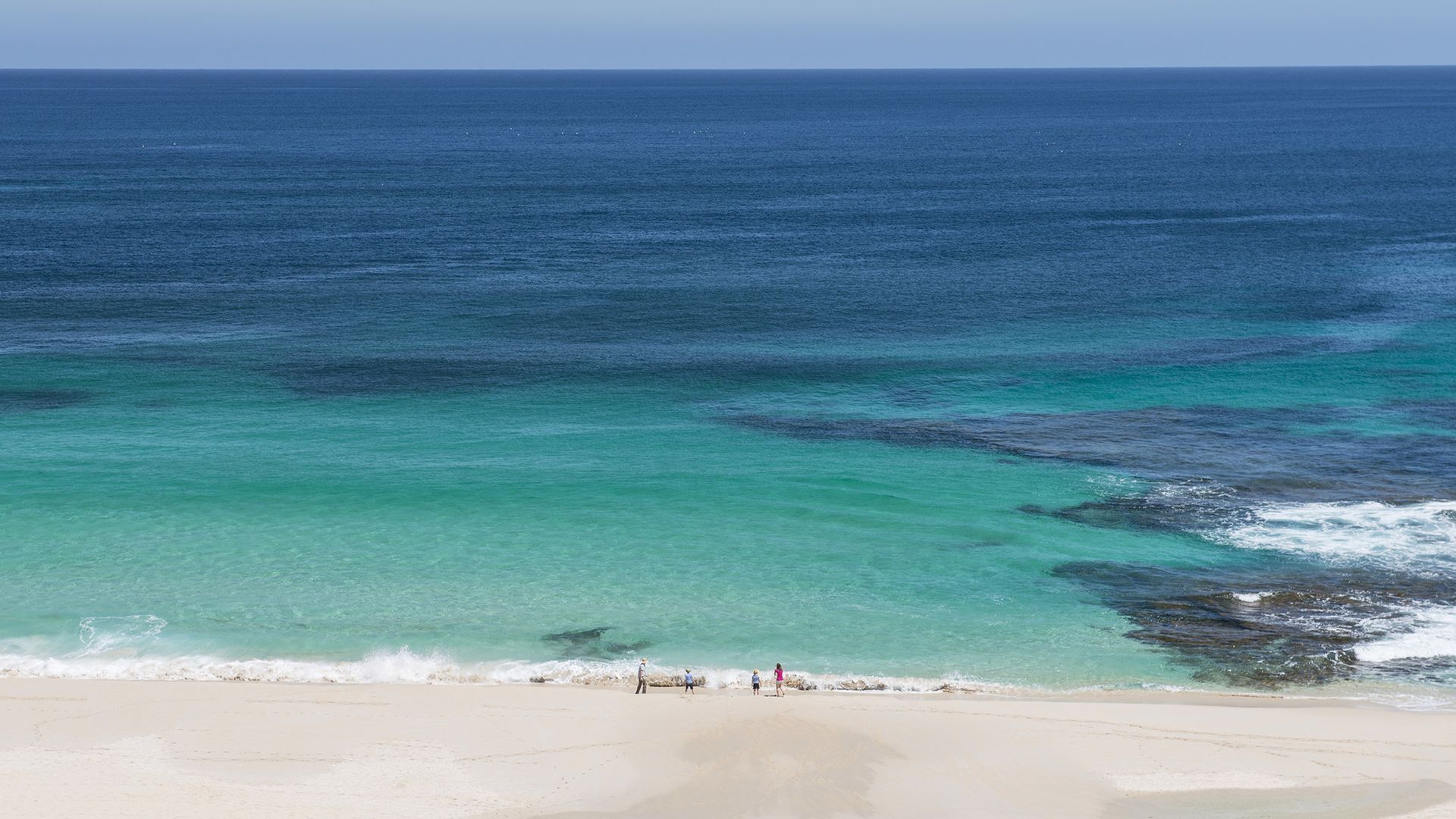 Carpe Diem: luxury retreat with treetop deck views. Outdoor Spa! Close to beach — image 20