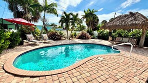 Pool - The Lazy Tiki - Private Pool (Fort Myers Beach)