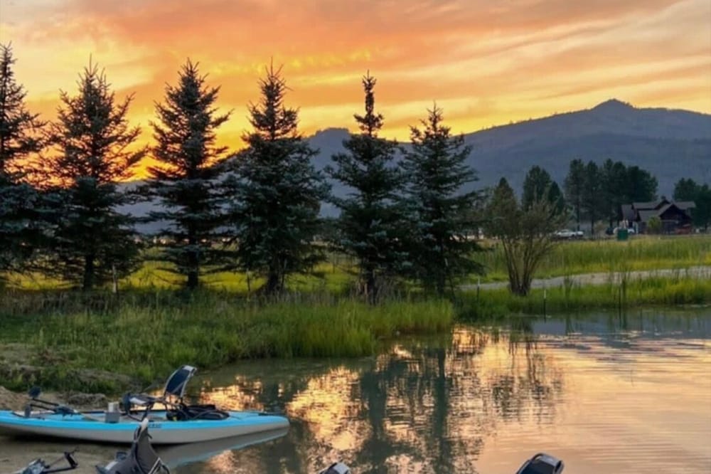 Sandpoint Waterfront Escape Avail Thanksgiving, Xmas