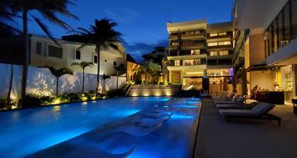 2 minutes à pied de la magnifique plage, maison pour 6 personnes, piscine privée, 6 vélos inclus