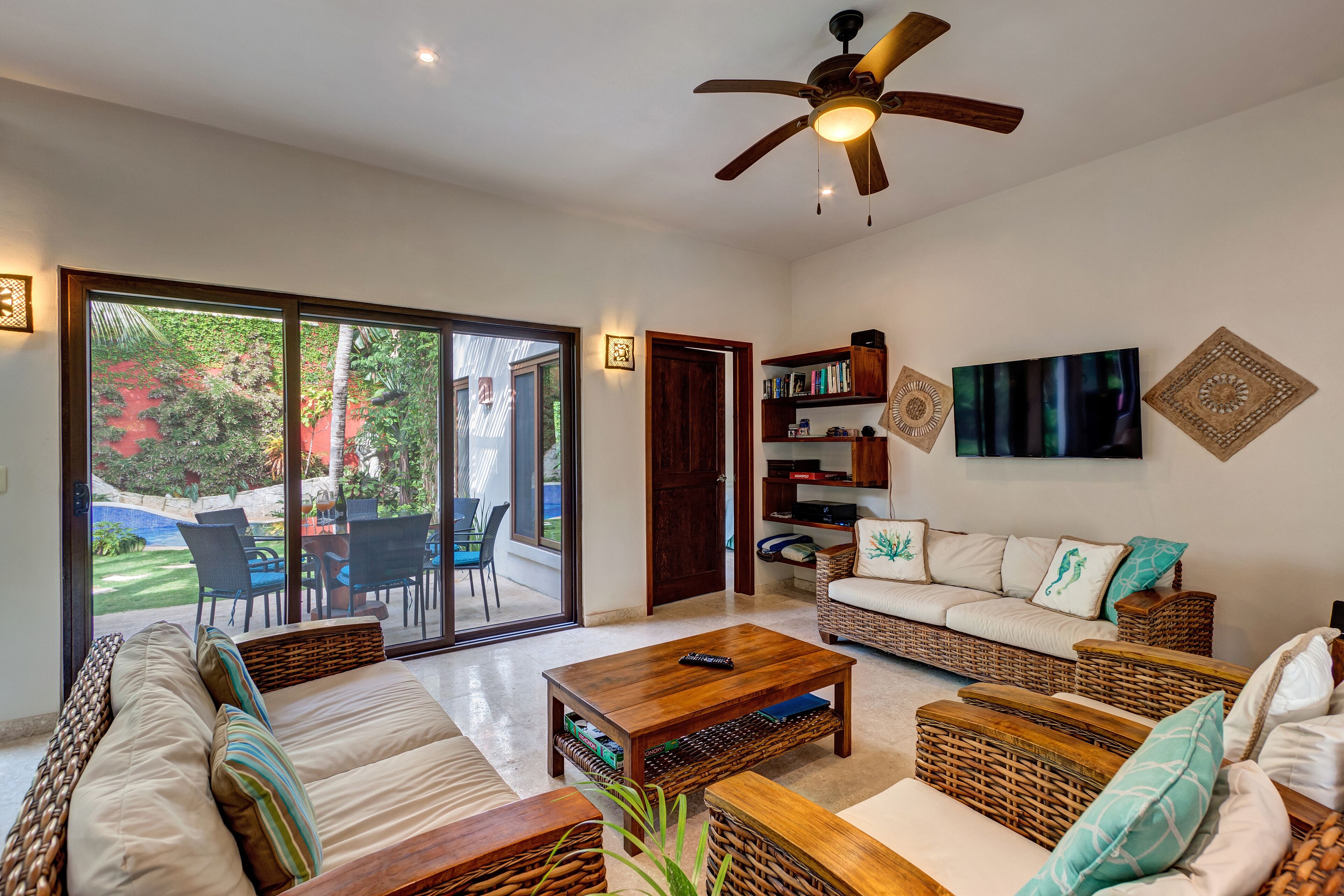 Private House with Pool, 2 Mins walk to Beach/Restaurants, Hanging Bed +6 Bikes 