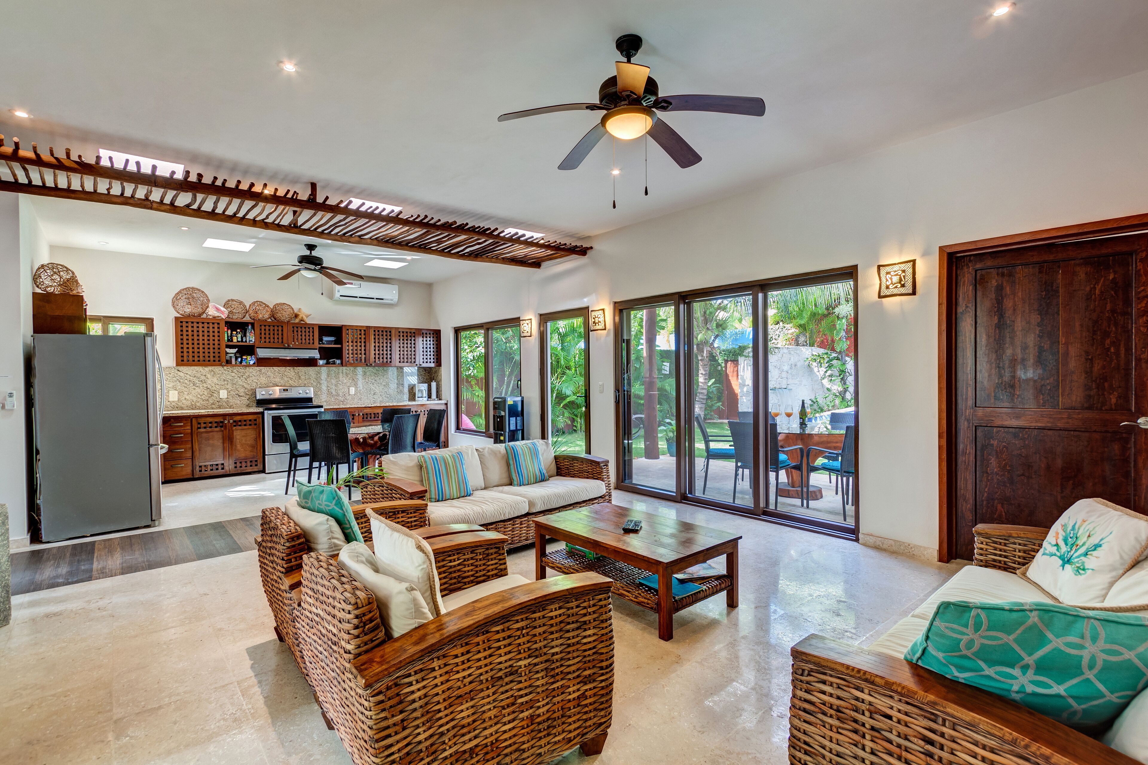 Private House with Pool, 2 Mins walk to Beach/Restaurants, Hanging Bed +6 Bikes 