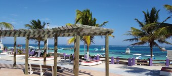 Private House with Pool, 2 Mins walk to Beach/Restaurants, Hanging Bed +6 Bikes