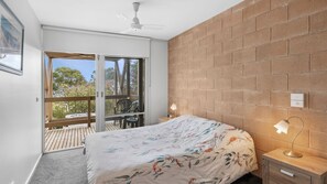 3 bedrooms, iron/ironing board - Maddlyn - Pay TV, cosy wood fire in a prime location (Lorne)