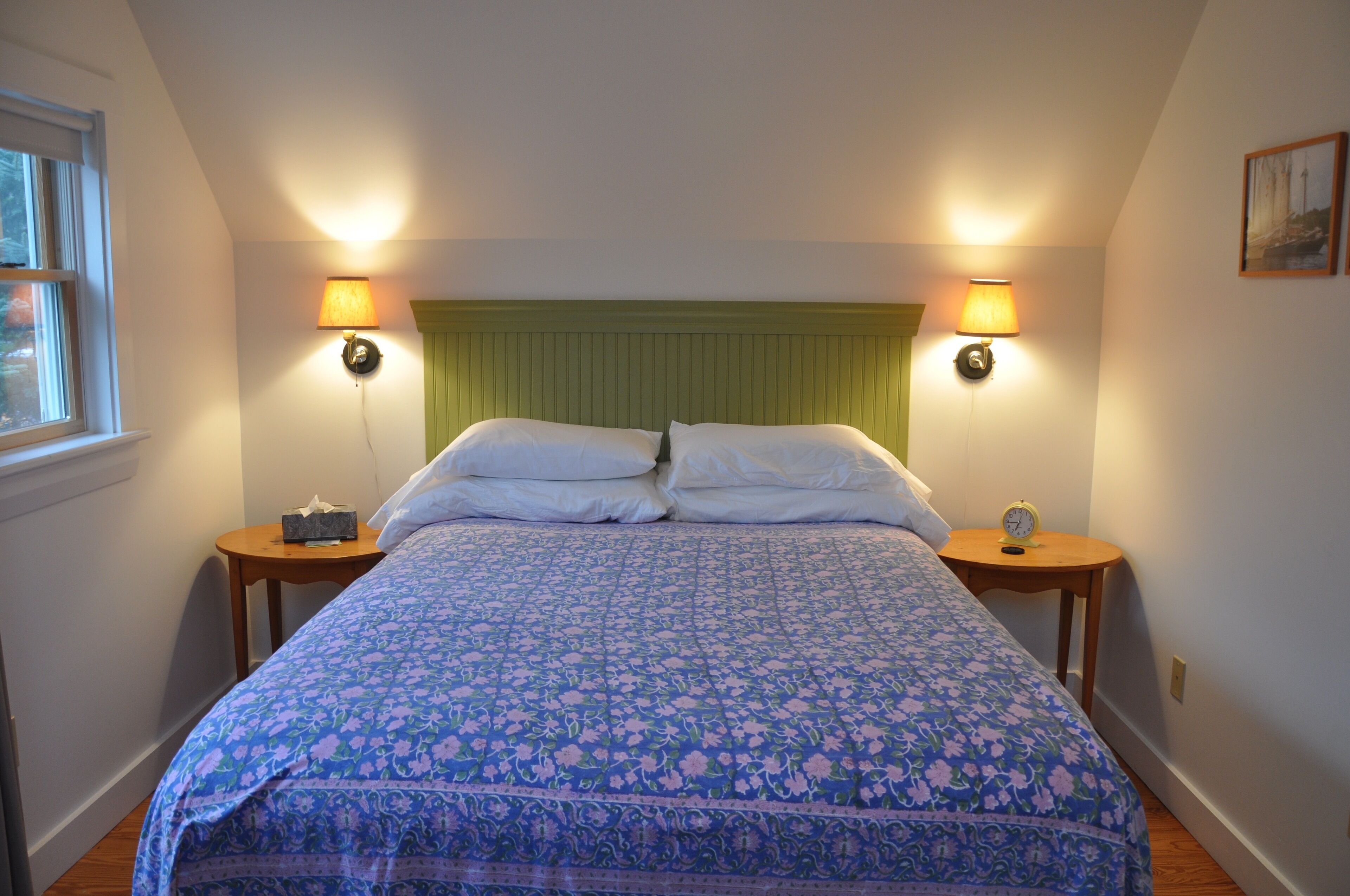 Downtown Boothbay Harbor, walk to the Opera House, shops, restaurants and piers