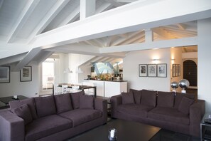 TV, DVD player, books - Villa Navalia - Luxury Lake Como front villa overlooking lake and mountain - (menaggio)