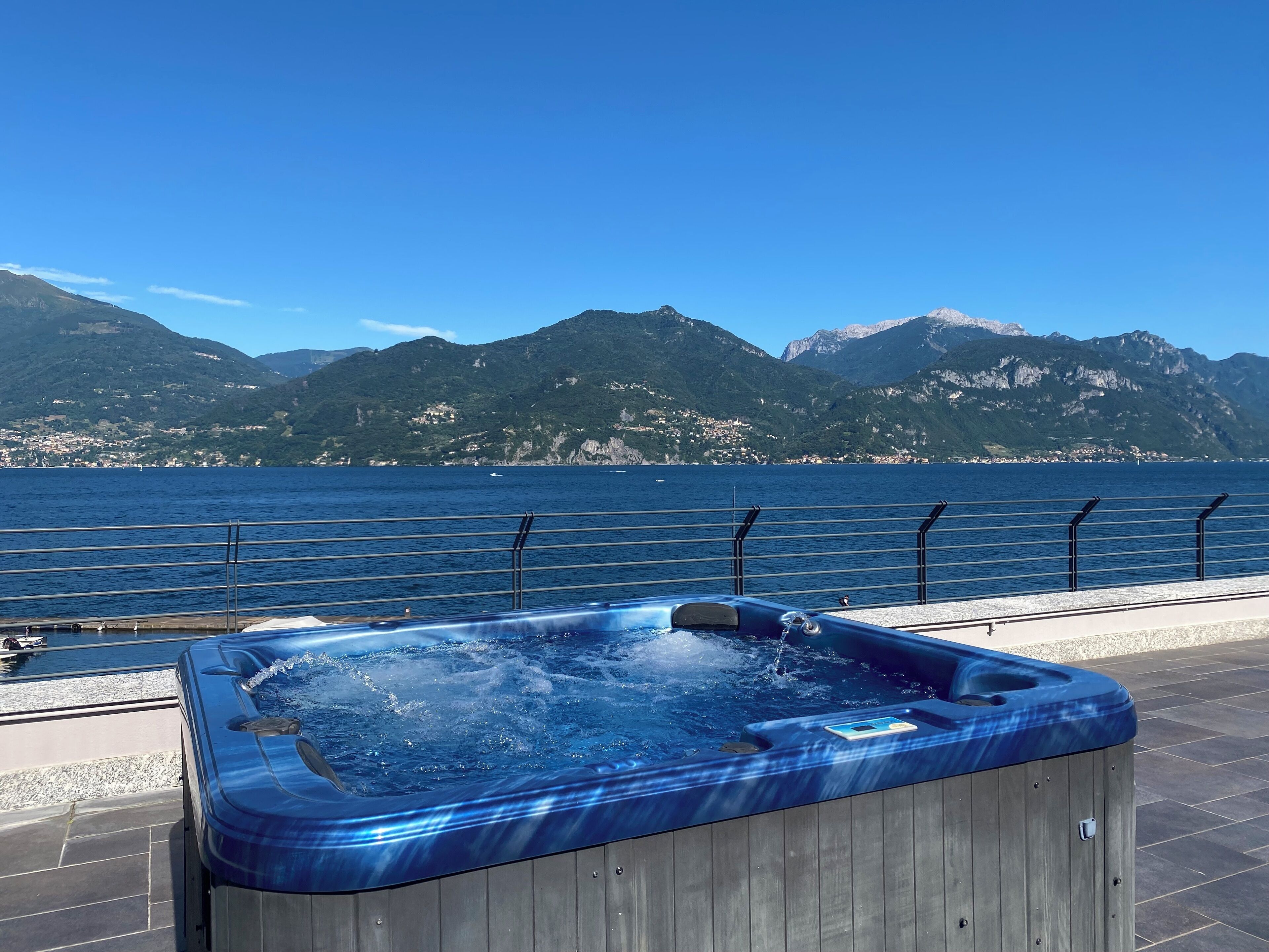 Tina de hidromasaje al aire libre