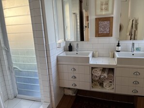 Combined shower/bathtub, hair dryer, towels, soap
