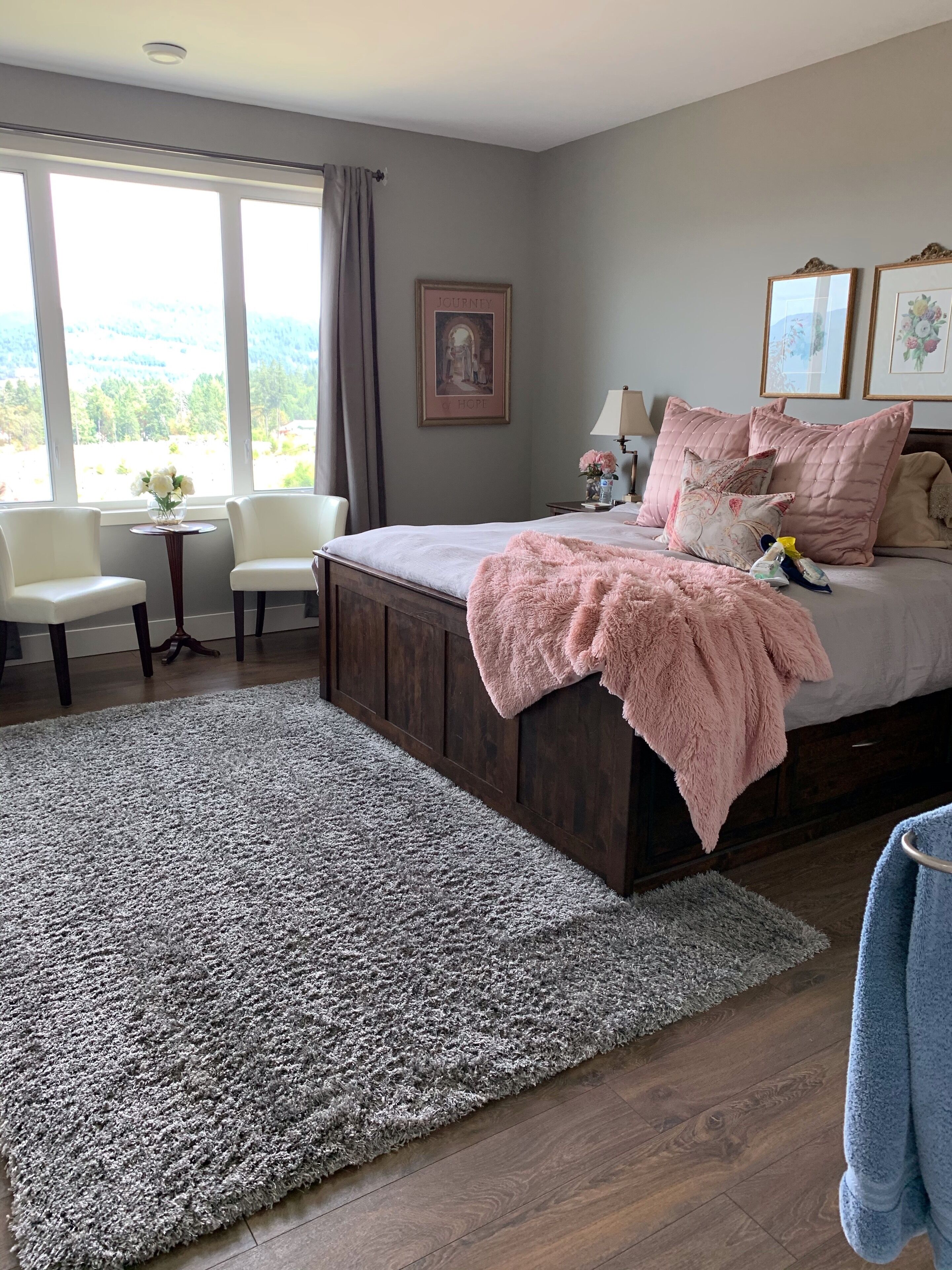 Taste The View: A dream view of the mountains and lake