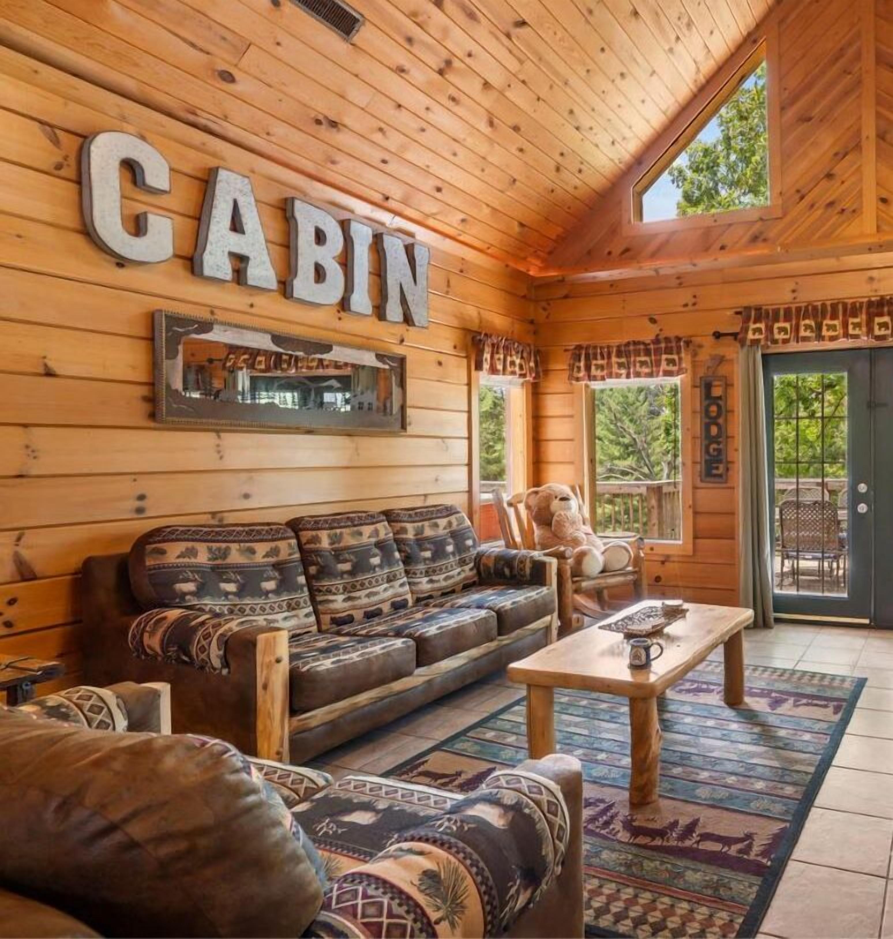 Fernseher, Kamin, DVD-Player, Stereoanlage