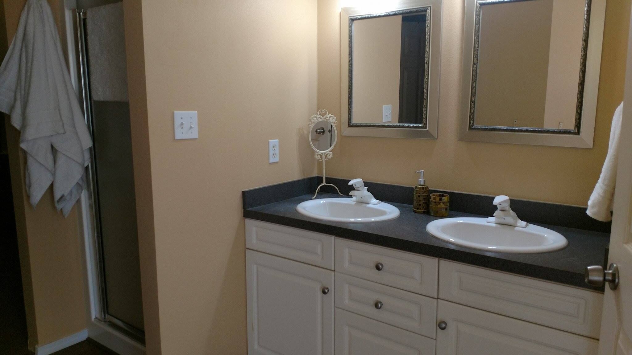 Great home, close to town, quiet neighborhood. available: 4/6mth winter discount