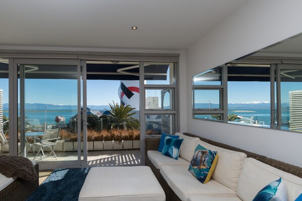 TV connectée, lecteur de DVD, chaîne hi-fi, espaces bureaux