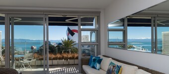 Latitude Apartment - The perfect treat for two on Nelson's Waterfront!