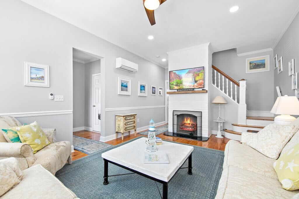 Smart-tv, eldstad och dvd-spelare