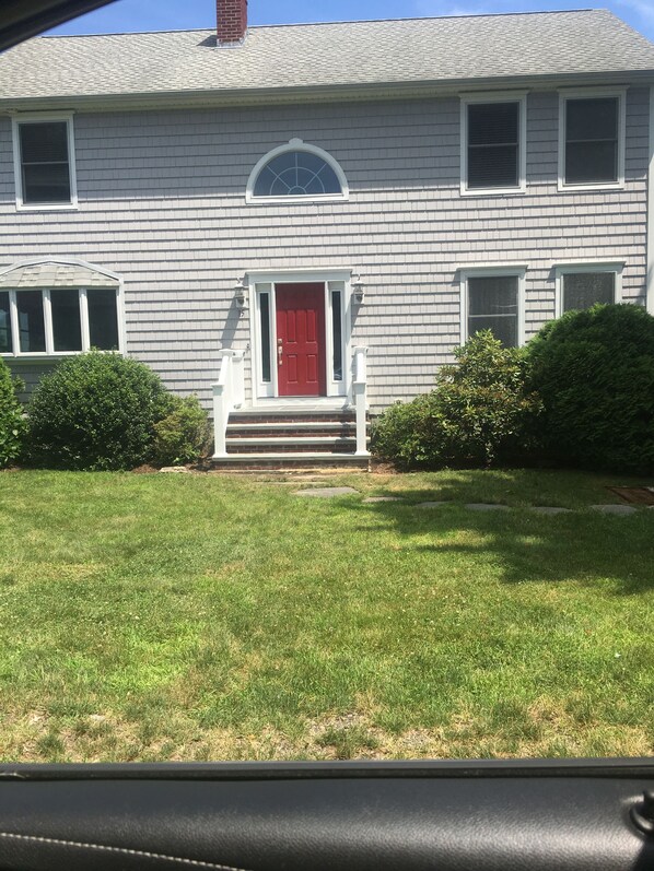 Central Air & Pipedin Music Luxury Beach House ! Shores