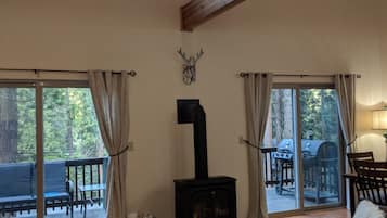 TV, videogames, DVD player, videoteca