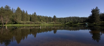 Lodge au bord du lac près de Pinecrest / Dodge Ridge