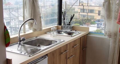 GRAND STUDIO POUR DEUX !!! - ANGLAIS, ESPAGNOL ET FRANĂAIS !!!