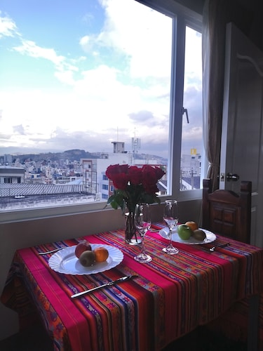 GREAT STUDIO FOR TWO!!! - ENGLISH, FRENCH AND SPANISH!!!