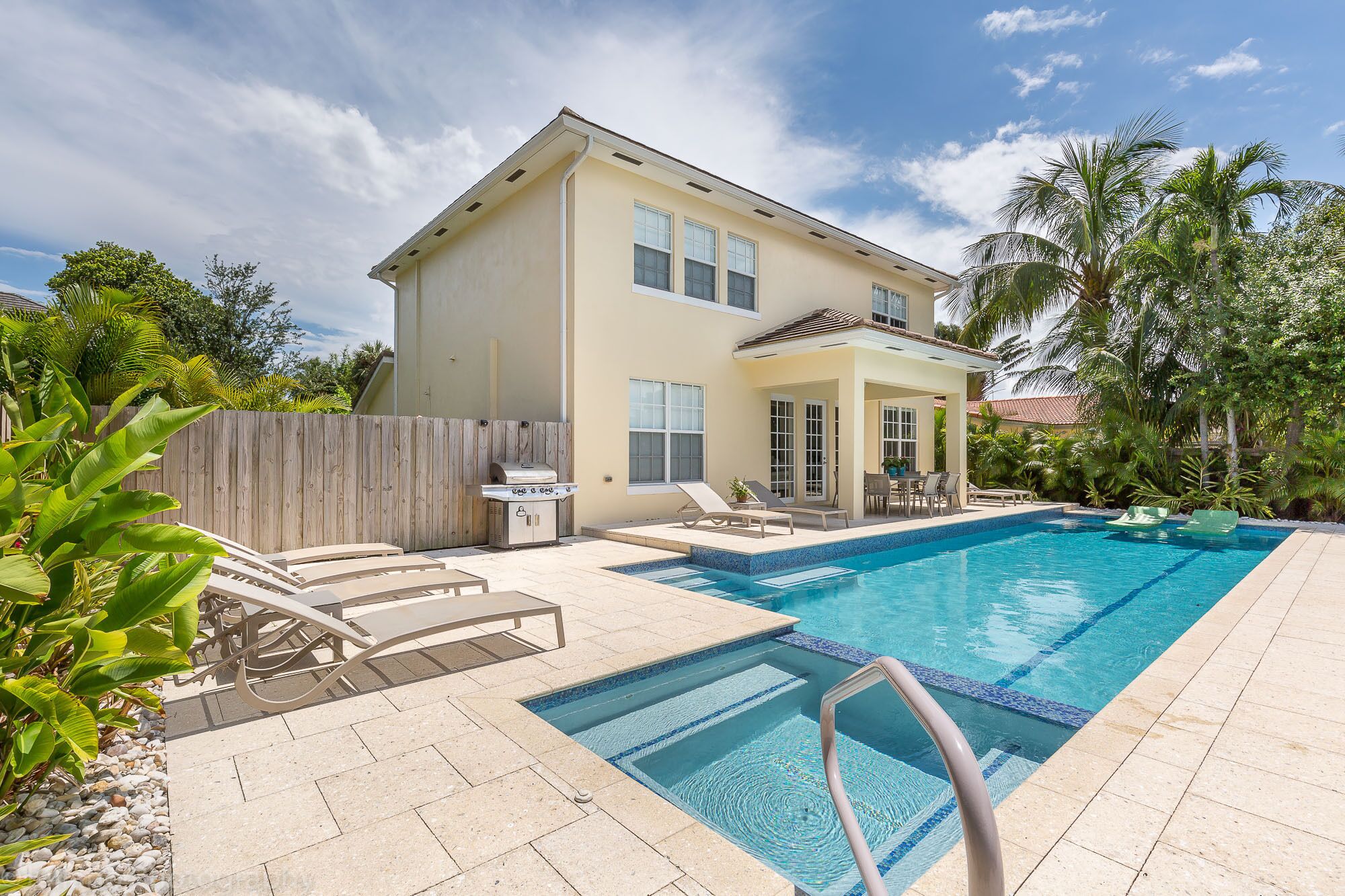 Eco-friendly 100% solar home with 42 ft salt water, lap pool/spa on new river
