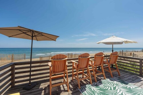 Right on the beach and dog friendly  large great room /dining /kitchen area