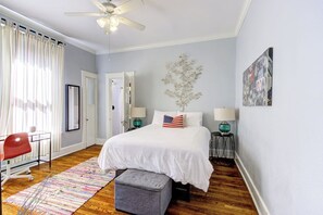 1 dormitorio, escritorio, tabla de planchar con plancha y wifi gratis