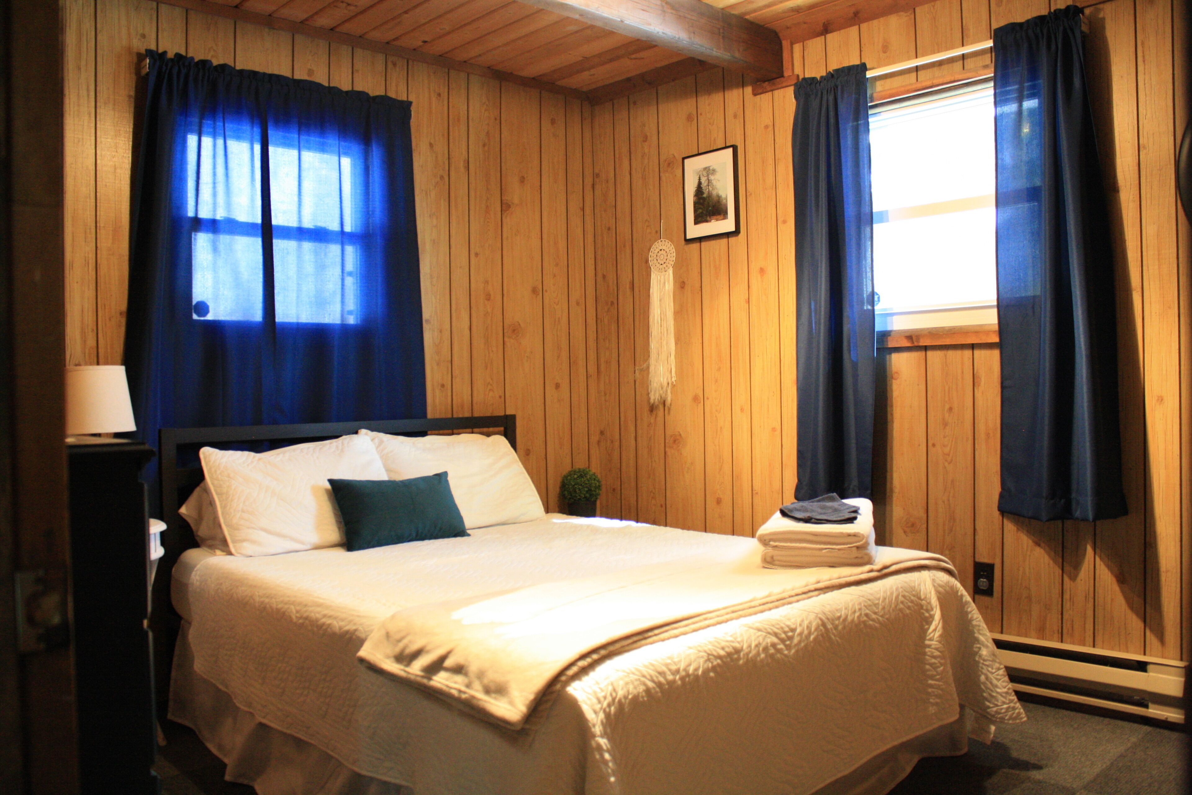 COZY & CLEAN! 2 BR Pocono MTN Chalet w GREAT location!