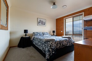 7 bedrooms, iron/ironing board, free WiFi, bed sheets