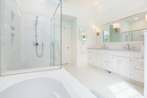 Duschwanne, Whirlpool, Haartrockner, Bidet