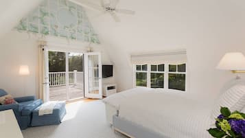 6 bedrooms, desk, iron/ironing board, travel crib