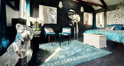 NEW on VRBO! Luxury 3 beds Home. Great 4 Families & Friends. TOP LOCATION!