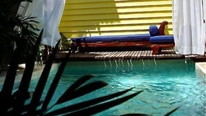 A swimming pool with a wooden deck and lounge chairs. - Plantation House - Ocean view - Family and pet friendly (Playa del Carmen)
