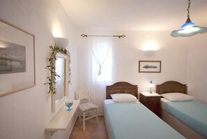 3 bedrooms, in-room safe, iron/ironing board, WiFi