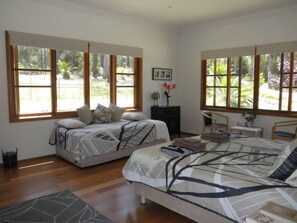 2 bedrooms, iron/ironing board, free WiFi, bed sheets - Shizunami Retreat Bermagui (Bermagui)