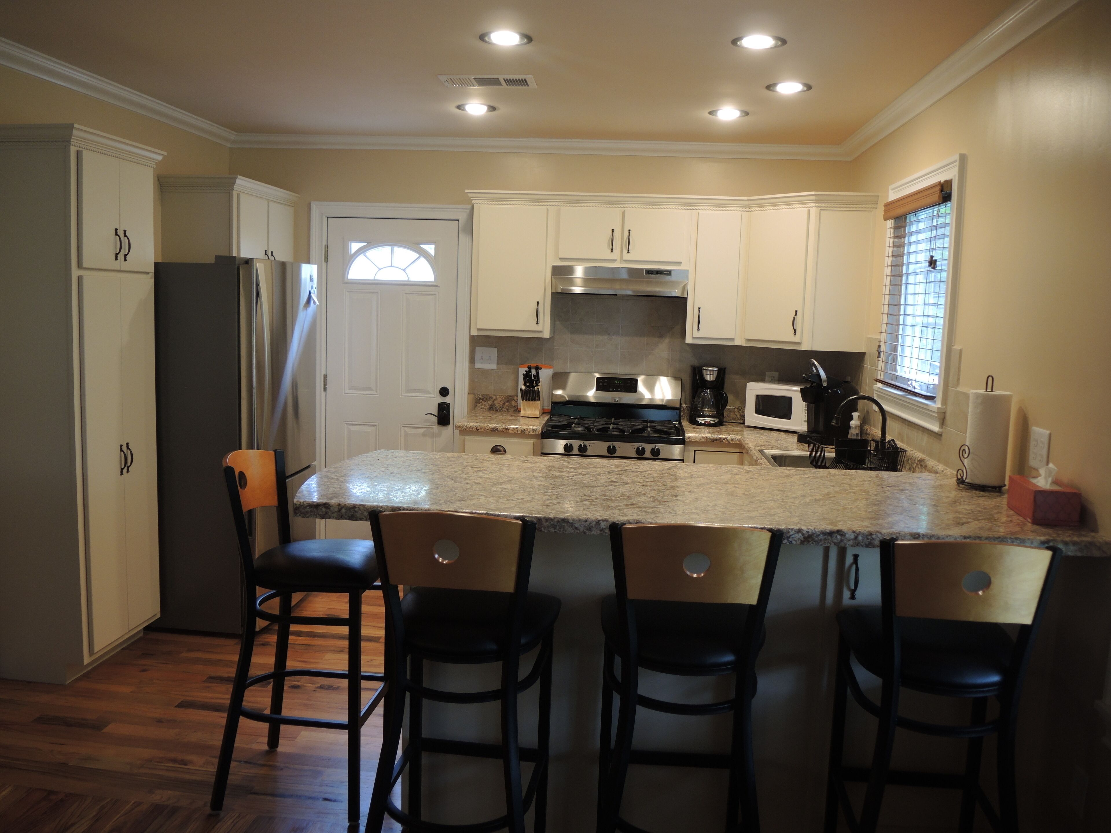  Get to BLUES-in' at Rusty's Roost, adjacent to downtown Clarksdale, MS