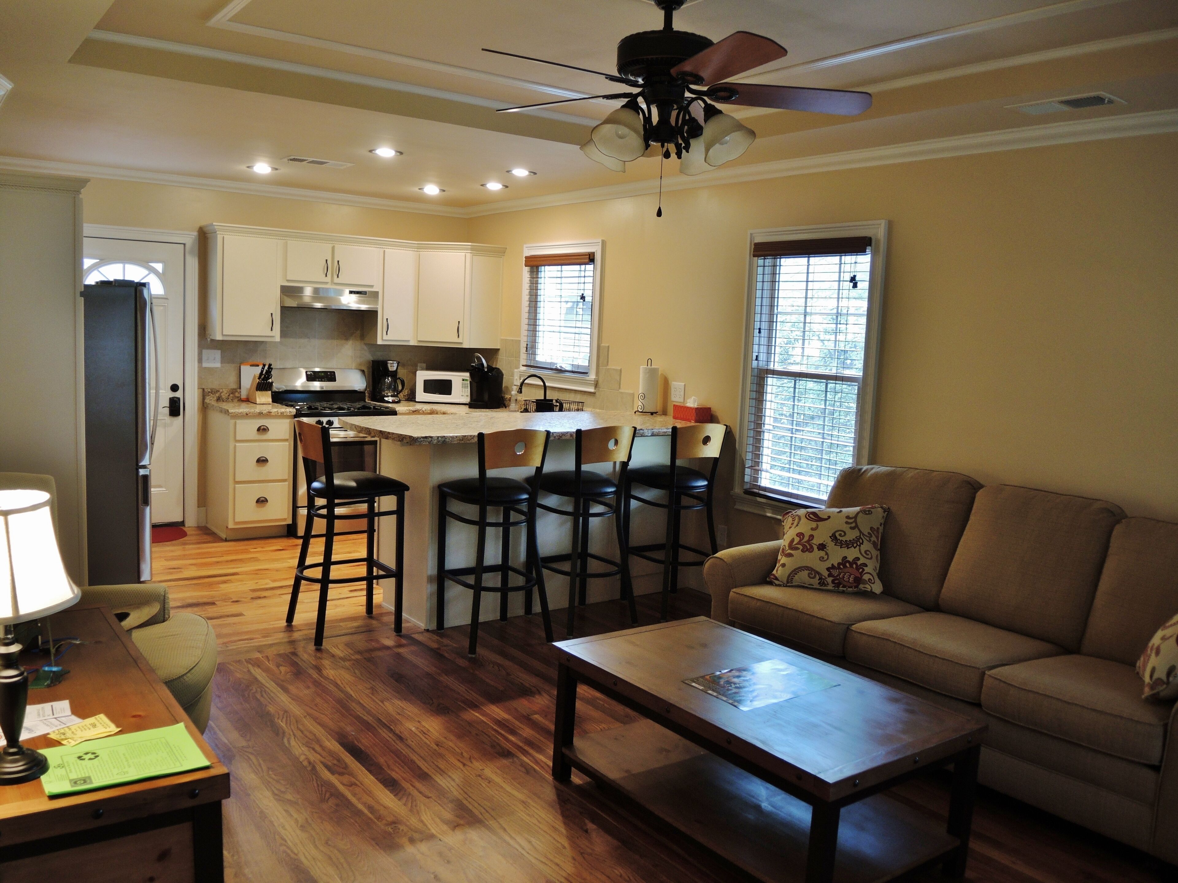  Get to BLUES-in' at Rusty's Roost, adjacent to downtown Clarksdale, MS