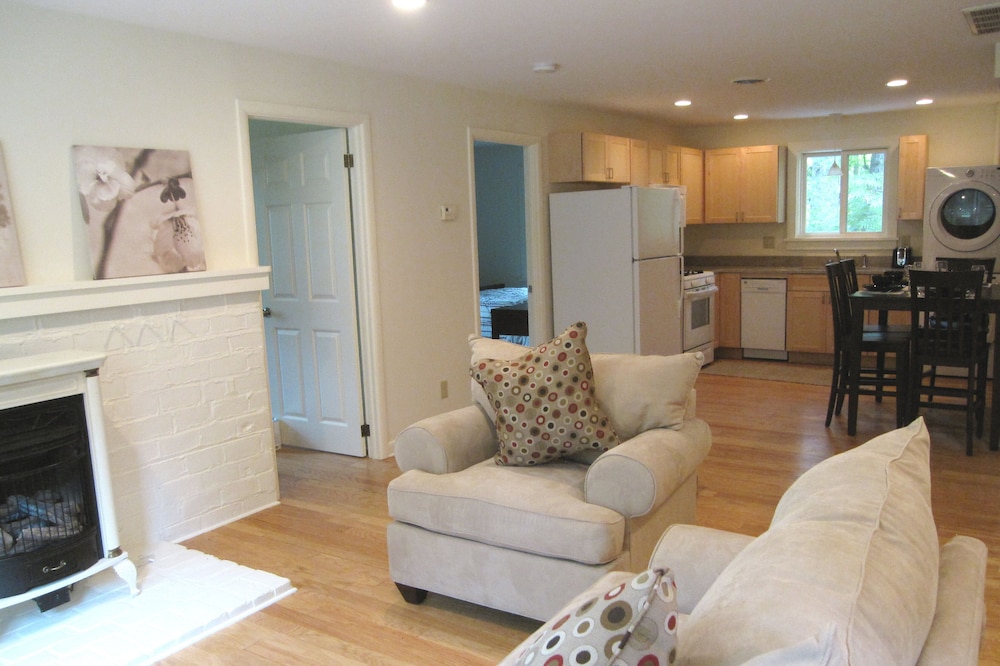 Cozy Modern Berkshires Rental (Mins from Lenox, Kripalu & Tanglewood)
