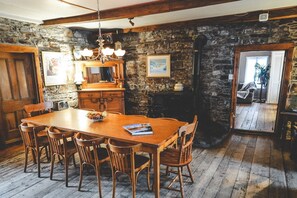 Dining - Rustic 300 y/o Cottage in ♥ of Historical Paradise (Château-Richer)