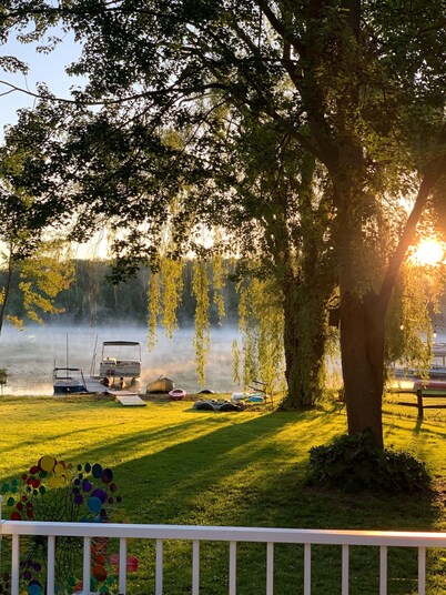 Lakefront House close to Ann Arbor!