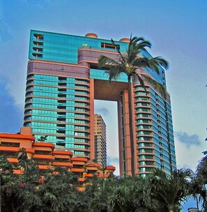 Exterior - Spectacular High Floor, Fully Furnished 2 Bdrm/2.5 bath With Ocean & City Views (Honolulu)