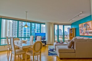 TV, video library - Spectacular High Floor, Fully Furnished 2 Bdrm/2.5 bath With Ocean & City Views (Honolulu)