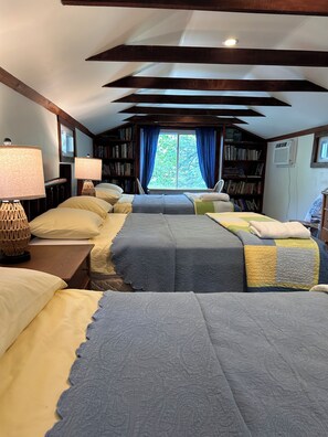4 bedrooms, desk, free WiFi, bed sheets