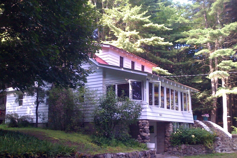 4 Seasons Romance and Serenity Discover your Perfect Retreat on Sacandaga Lake!