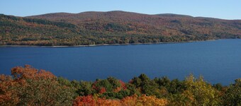4 Seasons Romance and Serenity Discover your Perfect Retreat on Sacandaga Lake!
