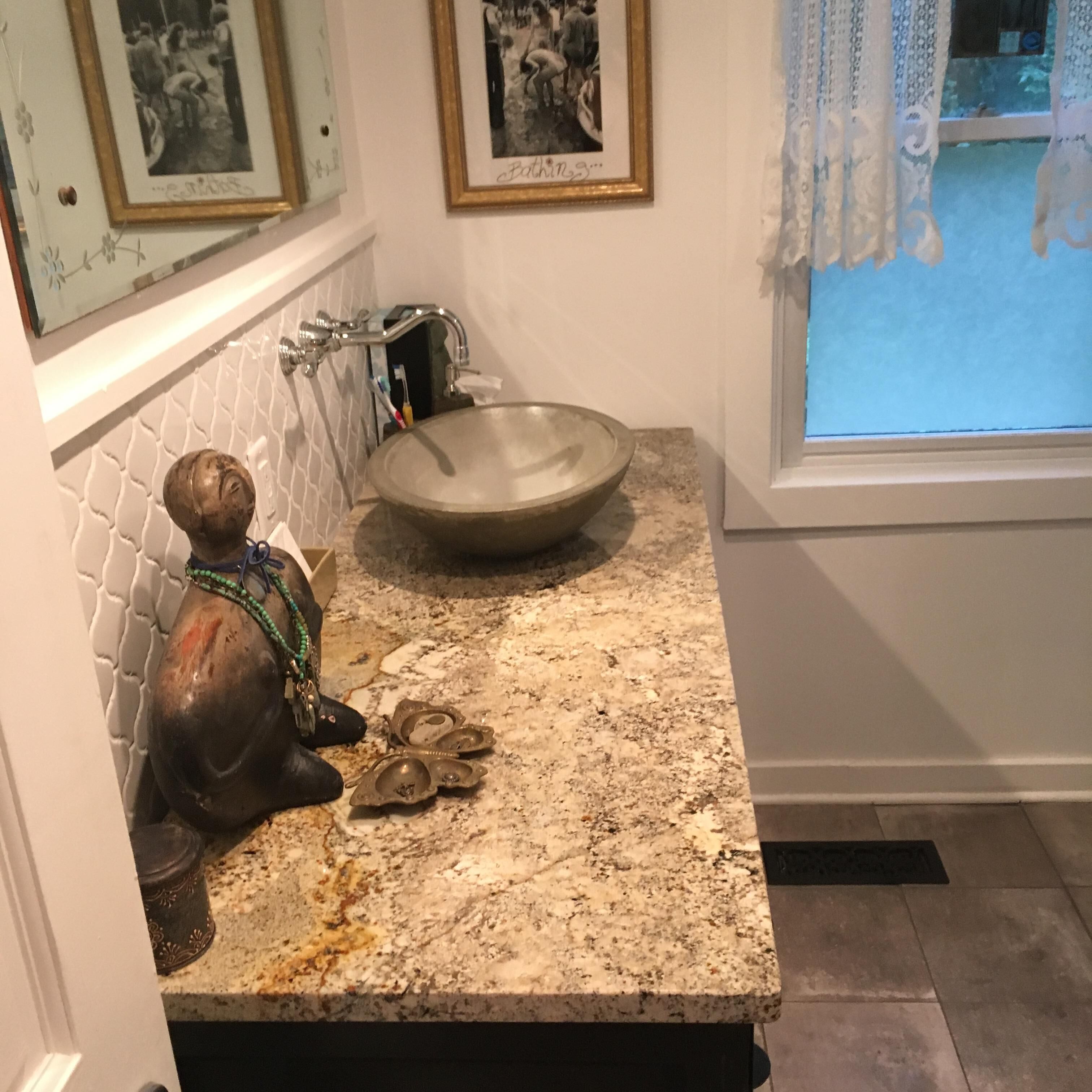 3+ acres of privacy! Pup, Bike, walking Nirvana! 7 minutes to hip 3 Oaks!