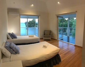 4 bedrooms, desk, iron/ironing board, WiFi