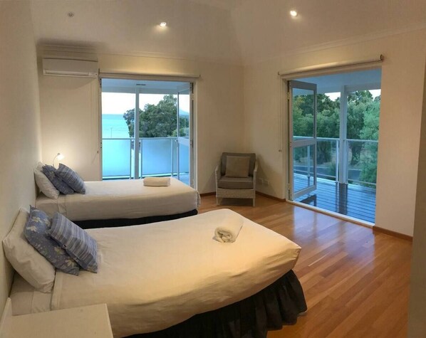 4 bedrooms, desk, iron/ironing board, WiFi