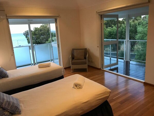 4 bedrooms, desk, iron/ironing board, WiFi